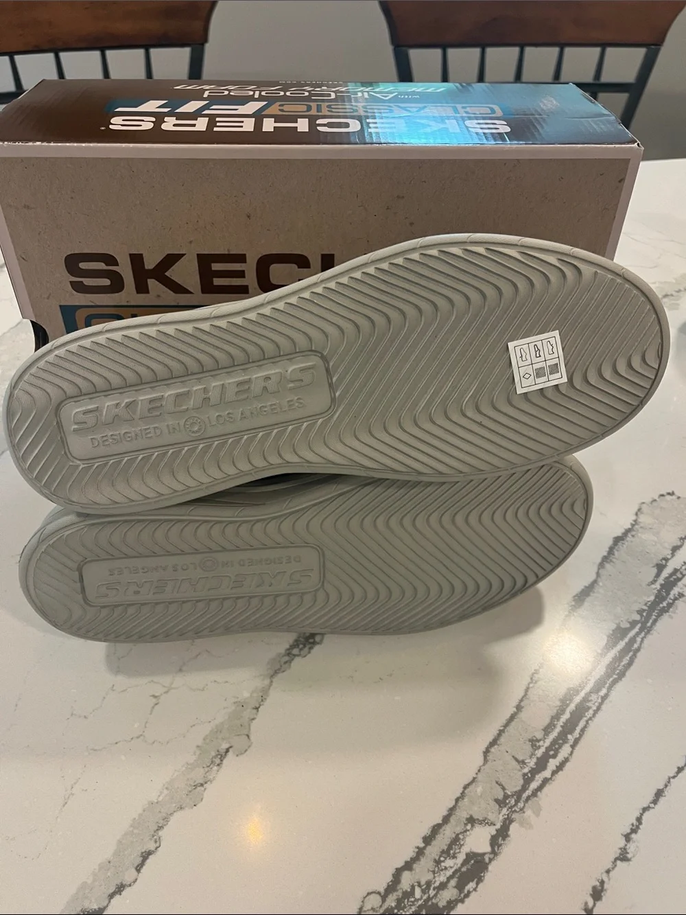 Skechers Classic Fit with Air Cooled Memory Foam Mens  Shoes
